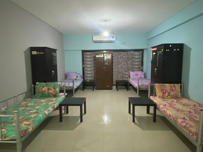 ready to move !!! six sharing room type ! executive single space